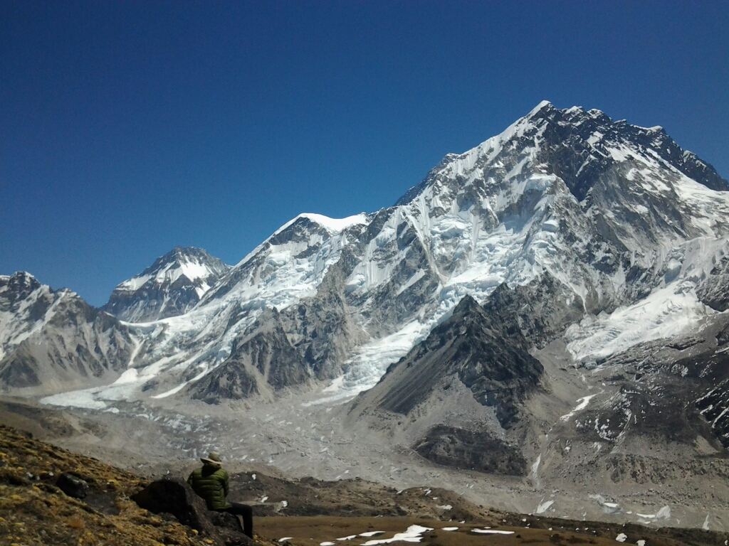 Amazing views of Makalu, Everest, Nuptse and Lhotse from above the village of Lobuche.